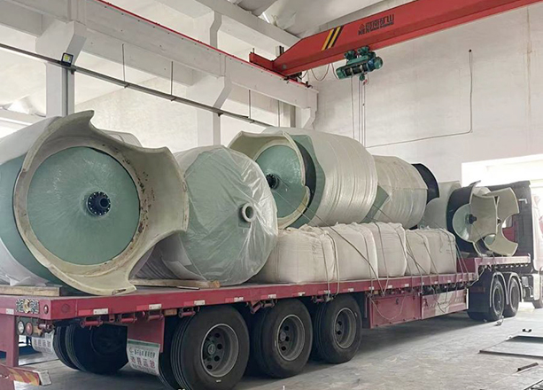6套玻璃鋼罐石英砂過濾器已全部裝車，發(fā)貨浙江衢州！