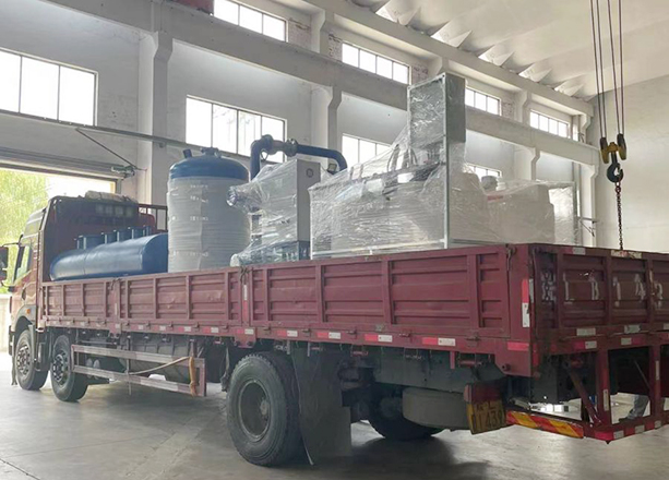 江蘇蘇州整車直達(dá)-分、集水器2臺(tái)+全自動(dòng)加藥裝置2套+定壓補(bǔ)水機(jī)組1套+板式換熱機(jī)組1套
