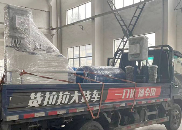 浙江東陽專車直達(dá)定壓補(bǔ)水機(jī)組和全自動(dòng)加藥裝置各一套